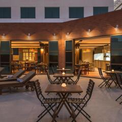 Отель Four Points by Sheraton Bur Dubai ОАЭ, Дубай - 1 отзыв об отеле, цены и фото номеров - забронировать отель Four Points by Sheraton Bur Dubai онлайн бассейн