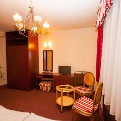 Отель Korona Pension And Restaurant Хевиз комната для гостей