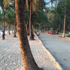 Surin Sunset Hotel пляж