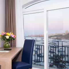 Отель The Waterfront Hotel Мальта, Гзира - отзывы, цены и фото номеров - забронировать отель The Waterfront Hotel онлайн балкон