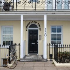Отель Fred's Flat With Sea View Брайтон вид на фасад