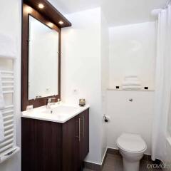 Отель Aparthotel Adagio access Paris Asnieres ванная