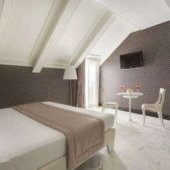 Grand Hotel Palace (ex. Boscolo Palace Roma) Рим сейф в номере