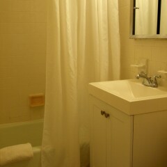 Отель Chelsea West 30th Street - 1BR Apartment США, Нью-Йорк - отзывы, цены и фото номеров - забронировать отель Chelsea West 30th Street - 1BR Apartment онлайн ванная фото 3
