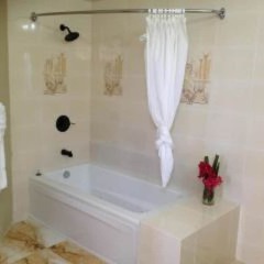 Отель Waters Edge Guest House ванная фото 2