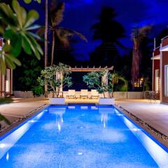 Отель The Beach Village Resort бассейн