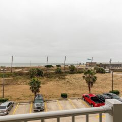 Отель Comfort Suites Galveston США, Галвестон - отзывы, цены и фото номеров - забронировать отель Comfort Suites Galveston онлайн балкон