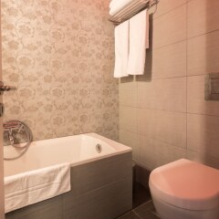 Отель RED Luxury Athens Греция, Афины - отзывы, цены и фото номеров - забронировать отель RED Luxury Athens онлайн ванная