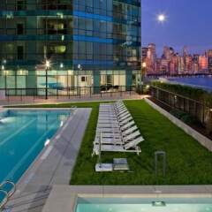 Отель Luxy on The Hudson бассейн