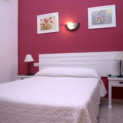 Отель Hostal Los Montes комната для гостей фото 5