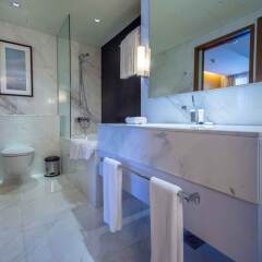 Отель MaisonPrive Holiday Homes - Address Dubai Mall Дубай ванная