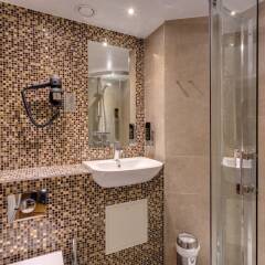 Отель MEININGER Hotel London Hyde Park Великобритания, Лондон - отзывы, цены и фото номеров - забронировать отель MEININGER Hotel London Hyde Park онлайн ванная фото 2