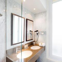 Отель Hôtel Du Bois Champs-Elysées ванная