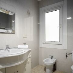 Отель SansebastianForYou Market Apartment Испания, Сан-Себастьян - отзывы, цены и фото номеров - забронировать отель SansebastianForYou Market Apartment онлайн ванная