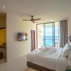 Отель Surin Beach Resort 4* Улучшенный номер с различными типами кроватей фото 3