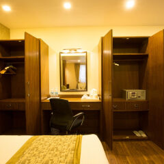 Отель Yatri Suites and Spa, Kathmandu Непал, Катманду - отзывы, цены и фото номеров - забронировать отель Yatri Suites and Spa, Kathmandu онлайн сейф в номере