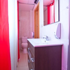 Отель Trip Barcelona Spain Испания, Барселона - отзывы, цены и фото номеров - забронировать отель Trip Barcelona Spain онлайн ванная