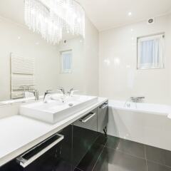Апартаменты Oasis Apartments - Liberty Bridge ванная