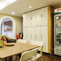 I-Sleep Silom Hostel питание фото 3