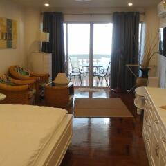 Апартаменты Sky Beach Apartment Паттайя комната для гостей фото 3