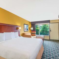 Отель Days Inn by Wyndham Knoxville East комната для гостей фото 3
