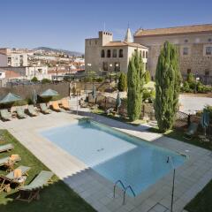 Отель Parador de Plasencia бассейн