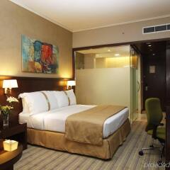 Отель Holiday Inn Meydan сейф в номере