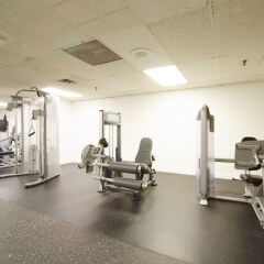 Отель Chestnut Residence and Conference Centre - University of Toronto фитнесс-зал фото 2