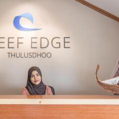Отель Reef Edge Thulusdhoo Остров Гасфинолу интерьер отеля