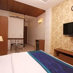 OYO 2791 Hotel Arina Inn удобства в номере