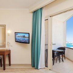 Отель Alexander The Great Beach Hotel Кипр, Пафос - 1 отзыв об отеле, цены и фото номеров - забронировать отель Alexander The Great Beach Hotel онлайн удобства в номере