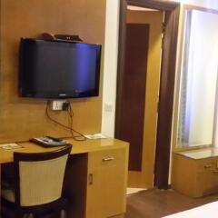 Отель Karon Hotels - Lajpat Nagar Индия, Нью-Дели - отзывы, цены и фото номеров - забронировать отель Karon Hotels - Lajpat Nagar онлайн удобства в номере фото 2