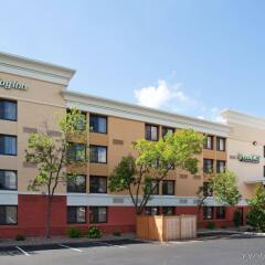 Отель Holiday Inn Bloomington Airport South Mall Area Блумингтон парковка