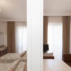 Kamer Suites & Hotel Чешме комната для гостей фото 4