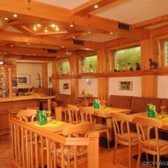 Hotel Zur Burg Sternberg Экстерталь гостиничный бар