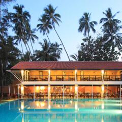 Отель Avani Bentota Resort Шри-Ланка, Бентота - 2 отзыва об отеле, цены и фото номеров - забронировать отель Avani Bentota Resort онлайн бассейн фото 2