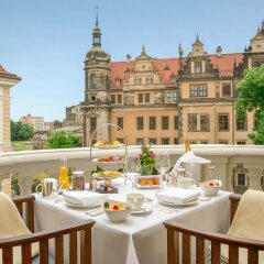 Отель Taschenbergpalais Kempinski Германия, Дрезден - 6 отзывов об отеле, цены и фото номеров - забронировать отель Taschenbergpalais Kempinski онлайн балкон