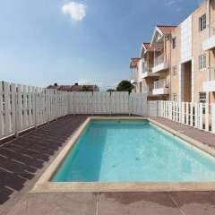 Отель Kgn Most Centrally Located One Bdrm II бассейн