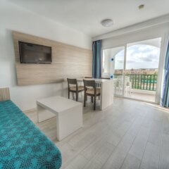 Отель Aparthotel Holiday Center комната для гостей фото 4