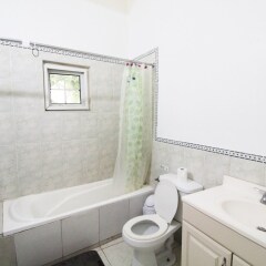 Отель Belleh23 Kingston Creative Guesthouse ванная фото 2
