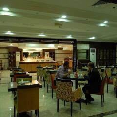 Al Manar Hotel Apartments гостиничный бар