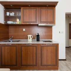 Апартаменты Two Bedroom Apartment with Kitchen & Balcony в номере фото 2
