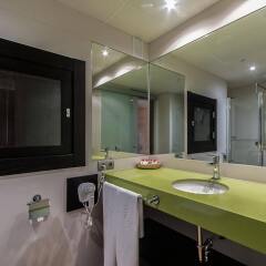 Отель Aparthotel Ponent Mar ванная фото 2