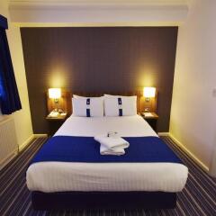 Отель Holiday Inn Express London Victoria сейф в номере
