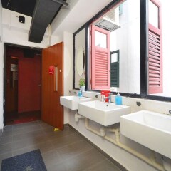 RedDoorz Hostel near Chinatown MRT Сингапур ванная