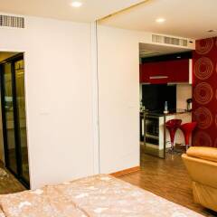 Апартаменты Sixty Six Pattaya Beach Road Apartment Паттайя комната для гостей фото 3