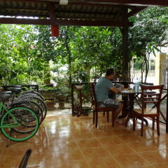 Отель Yellow House Homestay питание