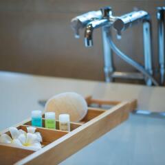 Отель Vinpearl Luxury Nha Trang Вьетнам, Нячанг - 1 отзыв об отеле, цены и фото номеров - забронировать отель Vinpearl Luxury Nha Trang онлайн ванная фото 2