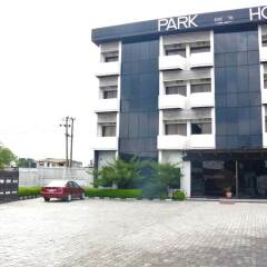 Отель Park Hotels парковка