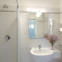 Отель Santa Margherita Guest House Италия, Венеция - отзывы, цены и фото номеров - забронировать отель Santa Margherita Guest House онлайн ванная фото 2